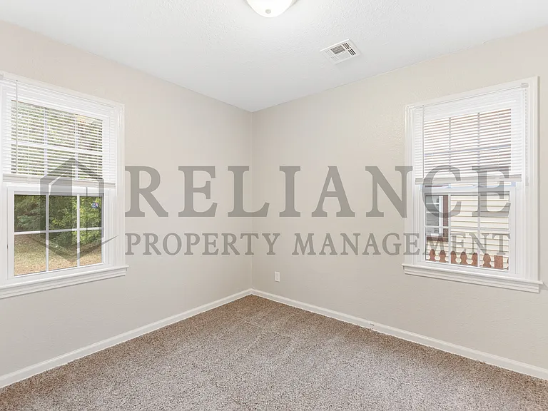 726 S Bonn St — Photo 15