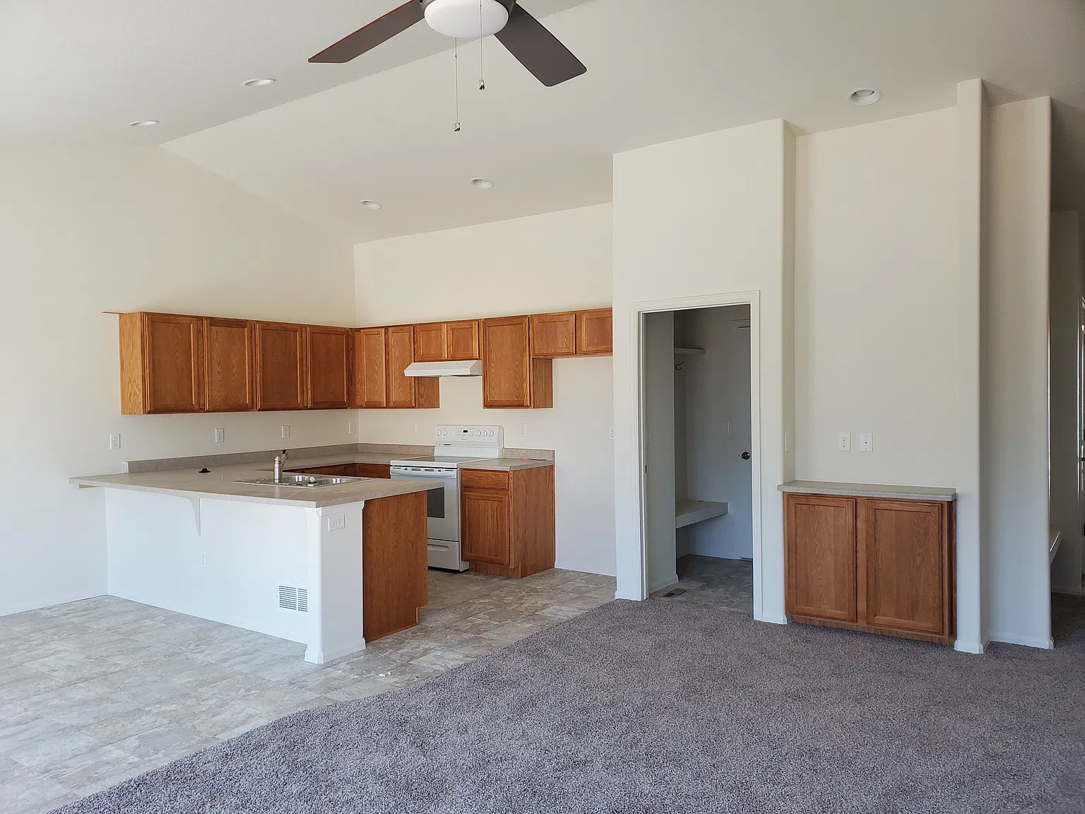 3 bed, 1288 sqft, $2,590 — Photo 3