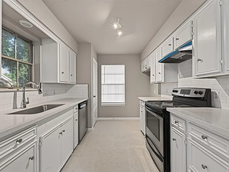 4923 Sandalwood Ave — Photo 8