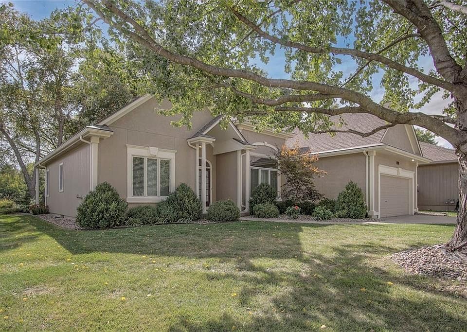 1st image of 425 NE Thornberry Pl