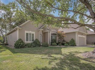 425 NE Thornberry Pl, Lees Summit, MO 64064