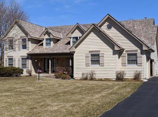 3 Hampton Ln, Hawthorn Woods, IL