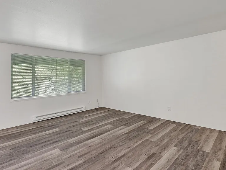 1060 York St — Photo 8