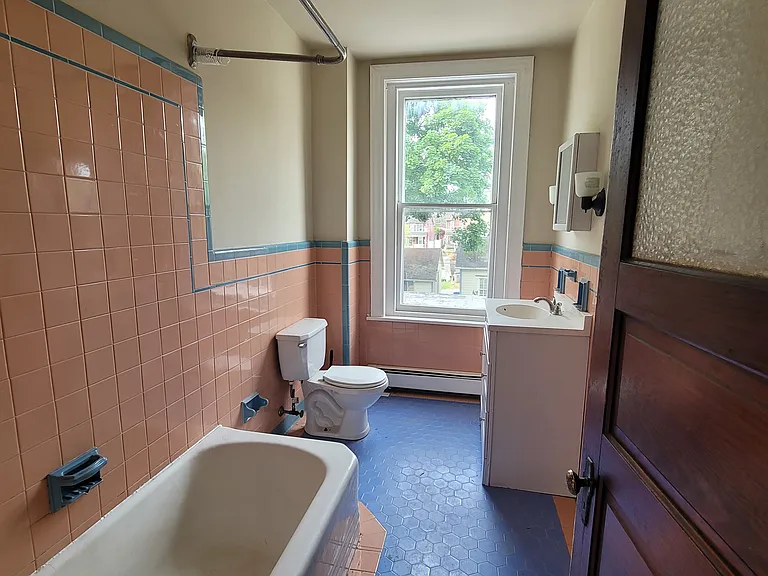824 Tombler St — Photo 9