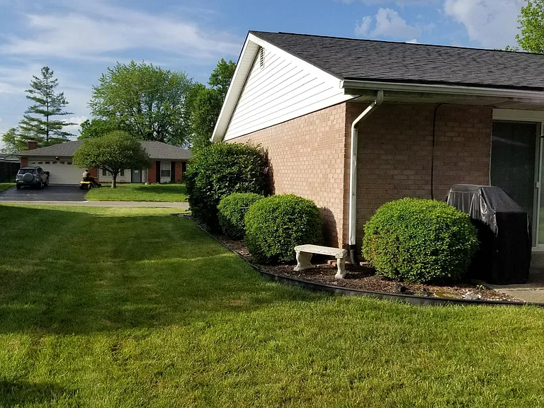2540 Delavan Dr — Photo 4