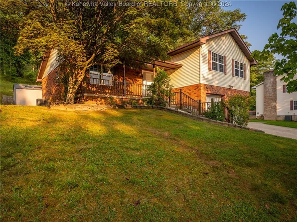 11 Richland Dr, Hurricane, WV 25526