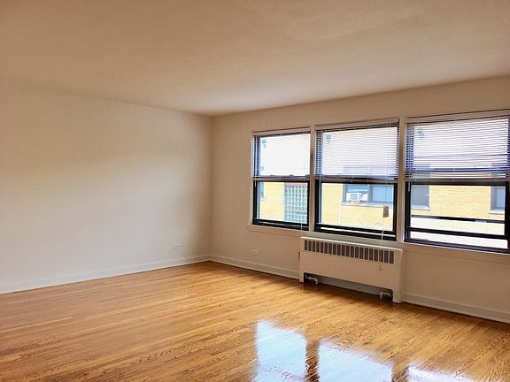 2nd image of 5318 N Washtenaw Ave