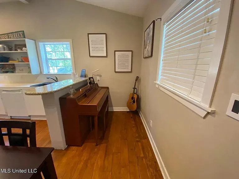 1108 Live Oak Ave — Photo 5