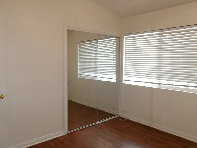 22942 Leadwell St — Photo 5