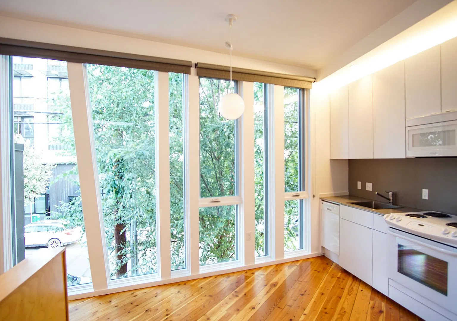 Modern Design Live/Work Townhous in NW Portland: Unique Living Experience! — Photo 1