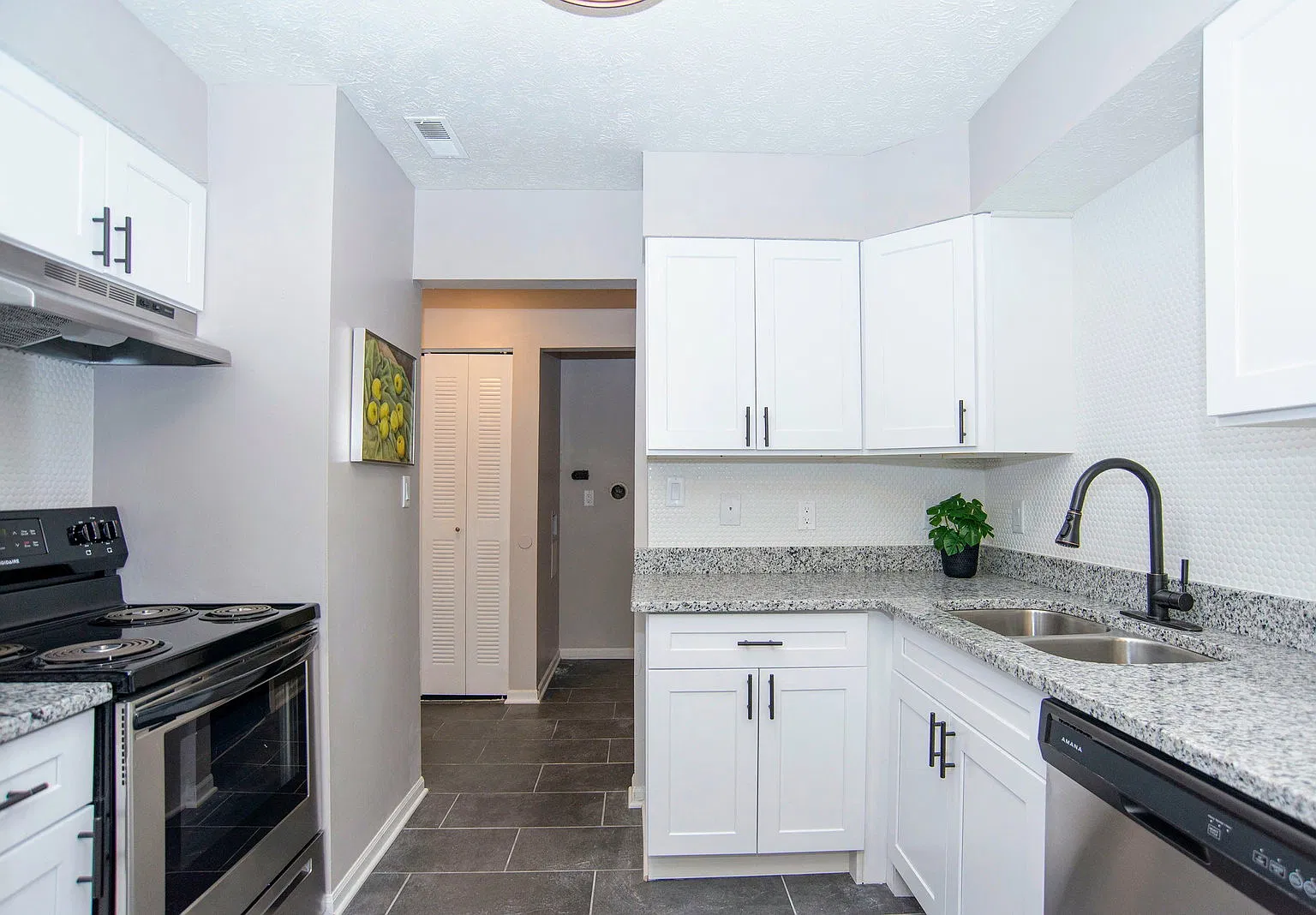2 bed, 2.0 bath, 900 sqft, $1,395 — Photo 2