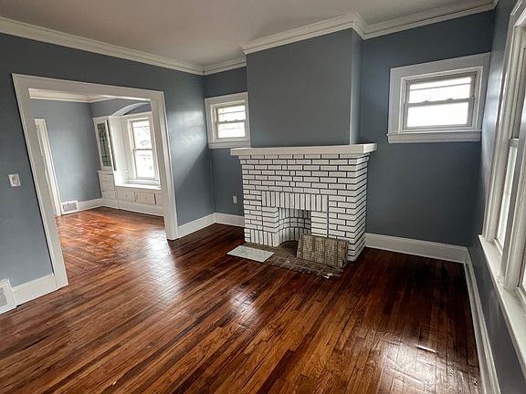 4th image of 3233 E 121st St #2