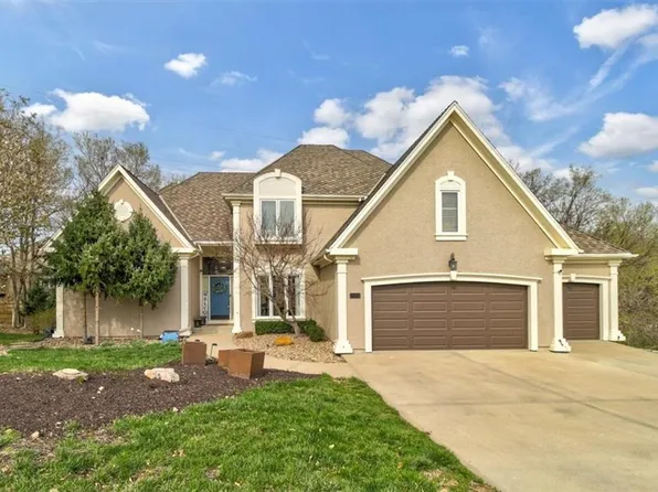 5448 NE Northgate Cir, Lees Summit, MO 64064