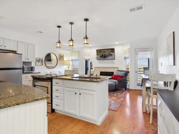71 Waterside Cir #5-D, Moneta, VA 24121