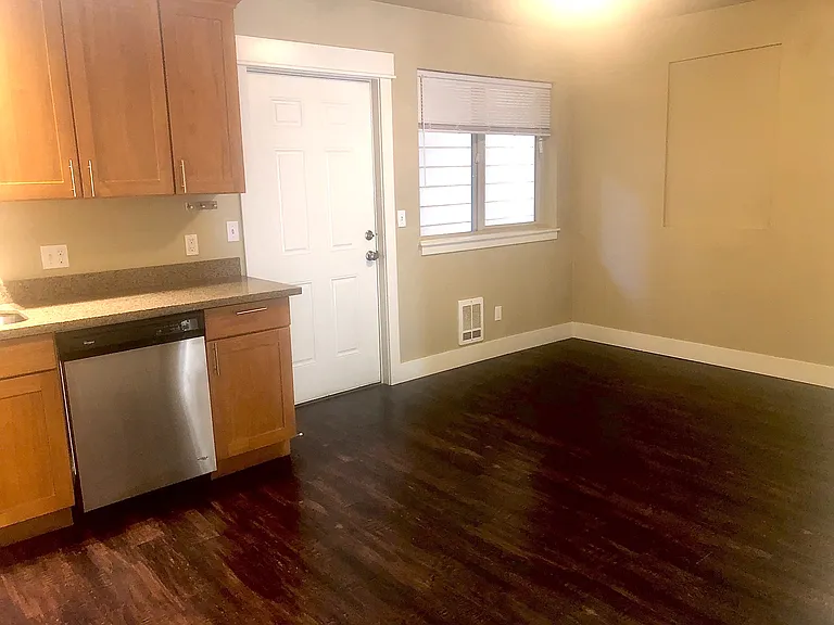 1617 Southlane Apartments — Photo 6