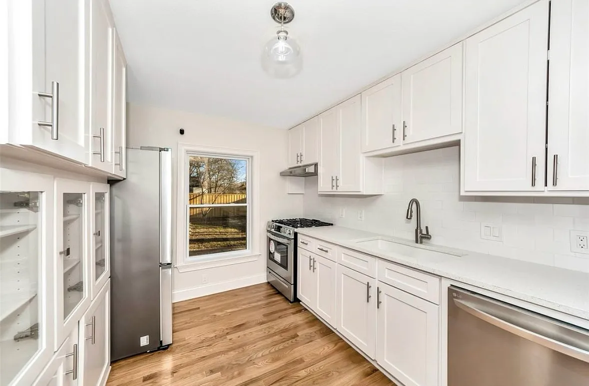 2 bed, 1085 sqft, $2,500 — Photo 3