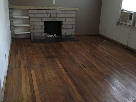 3rd image of 1020 E St APT J