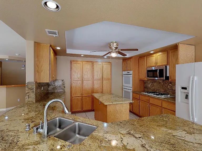 8805 Claystone Ct — Photo 16