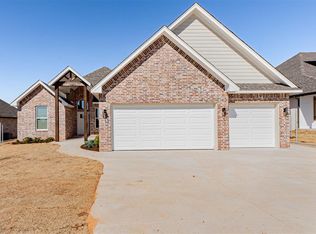 11613 SW 58th St, Mustang, OK 73064