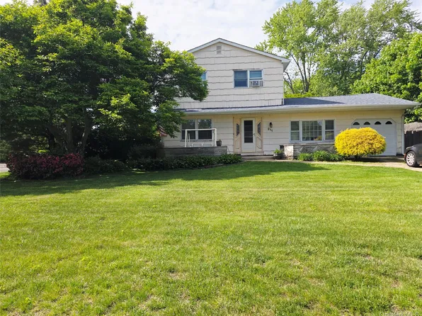 211 Babylon Street, Islip Terrace, NY 11752