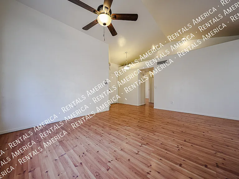 2834 E Isabella Ave — Photo 9