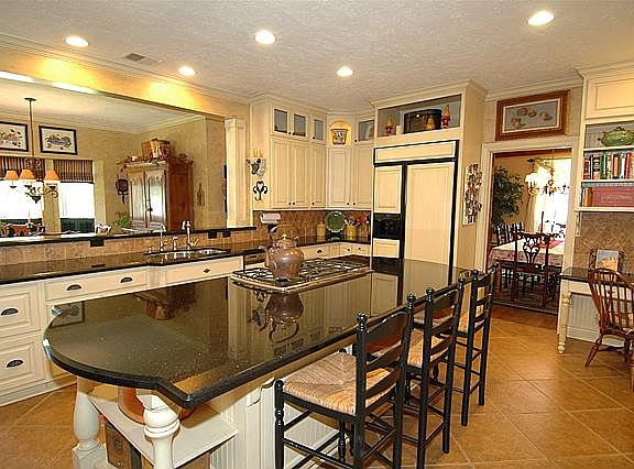  THE COMPLETELY UPDATED KITCHEN FEATURES HUGE ISLAND,GAS RANGE,BUILTIN FRIDGE&WARMING DRAWER!