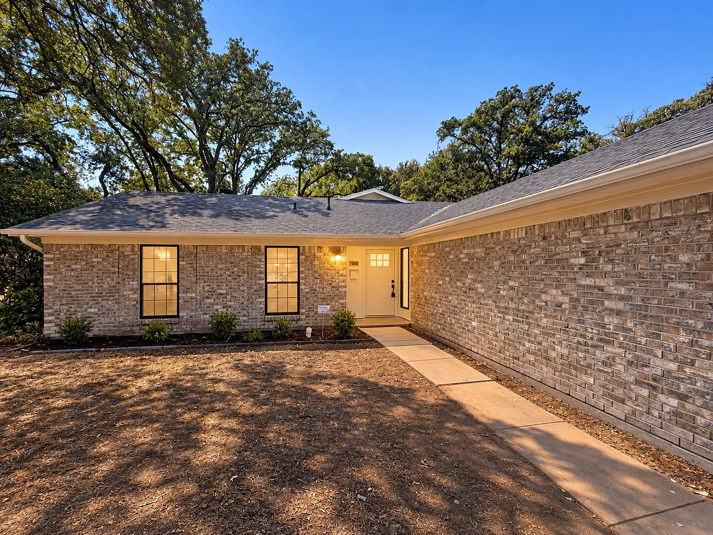 4 bed, 2512 sqft, $2,595 — Photo 1