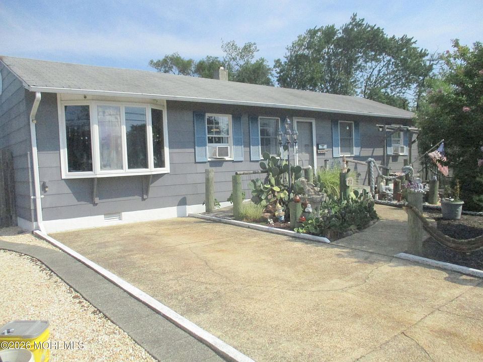 1st image of 77 Lakeland Drive