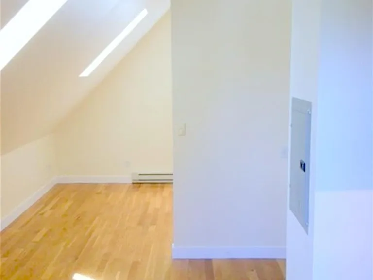 67 Hudson St — Photo 12
