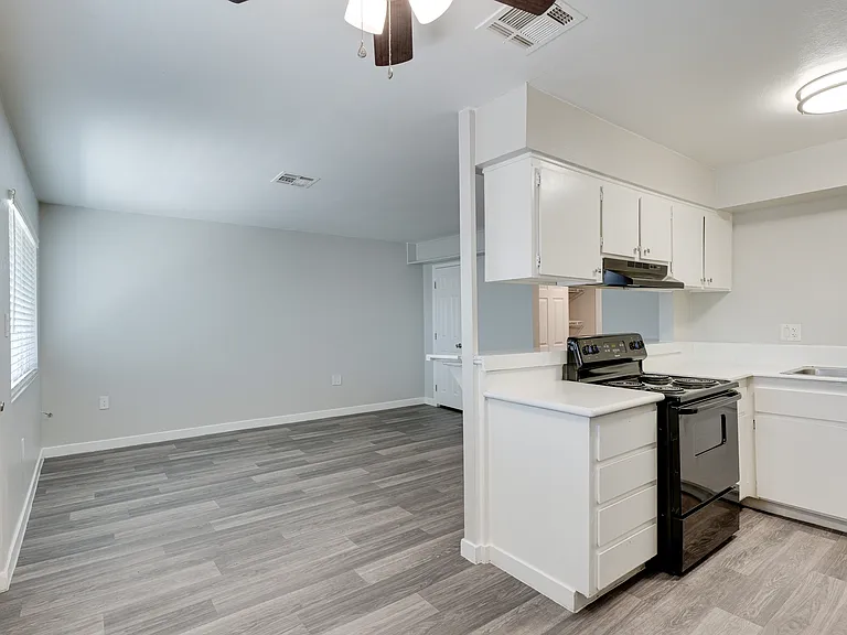 Red Rock Cove Apartments — Photo 20