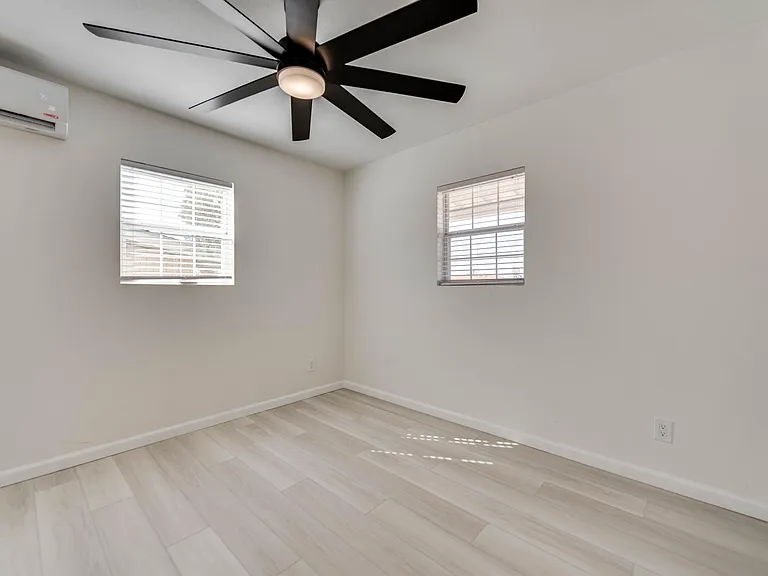 2101A Beverly Ave — Photo 5