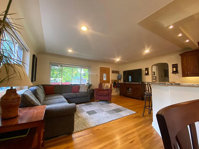 1166 S Jackson St — Photo 26