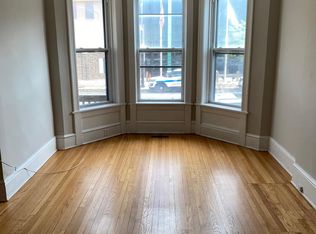 851 W Addison St #1, Chicago, IL 60613