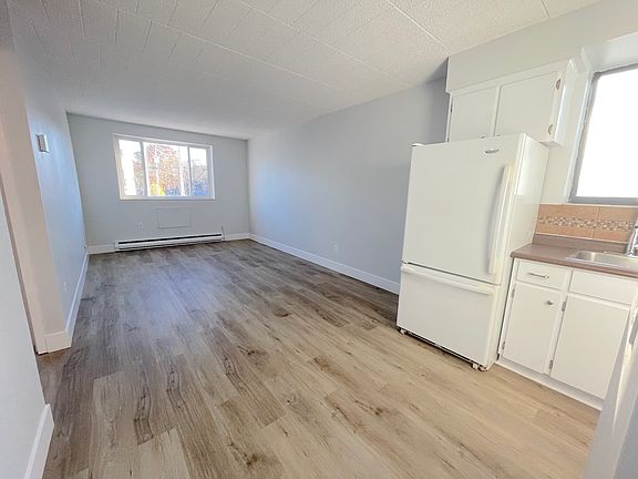 3rd image of 360 Tecumseh Rd W Unit 208