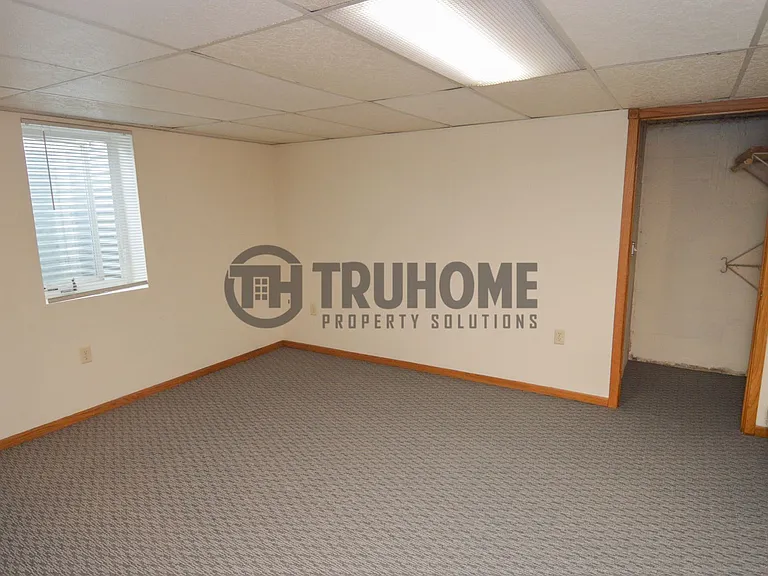 2305 University Ave — Photo 24