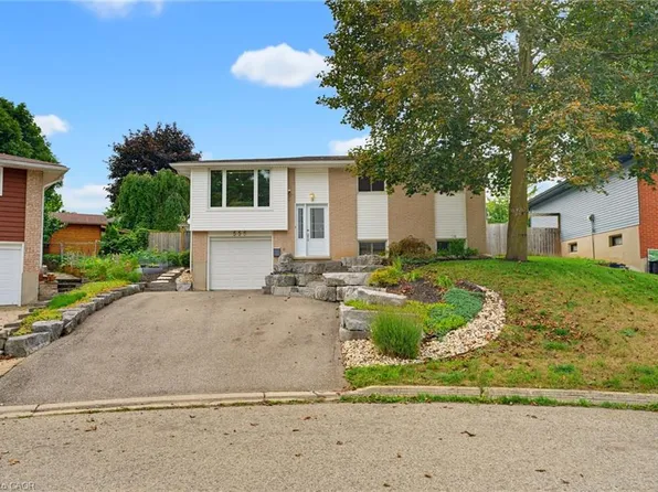 555 Elm Ridge Pl, Waterloo, ON N2L 4P6