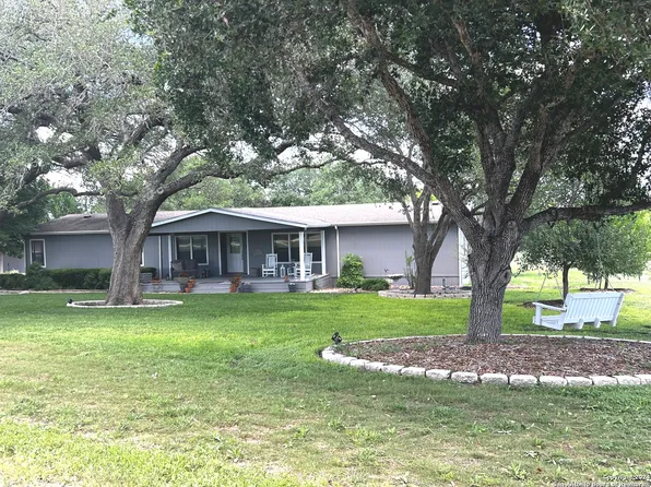 413 Private Road 6255, Karnes City, TX 78119