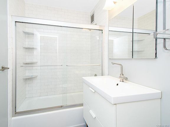 3rd image of 5715 Mosholu Ave APT 5H