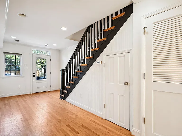 1533 A St NE — Photo 11