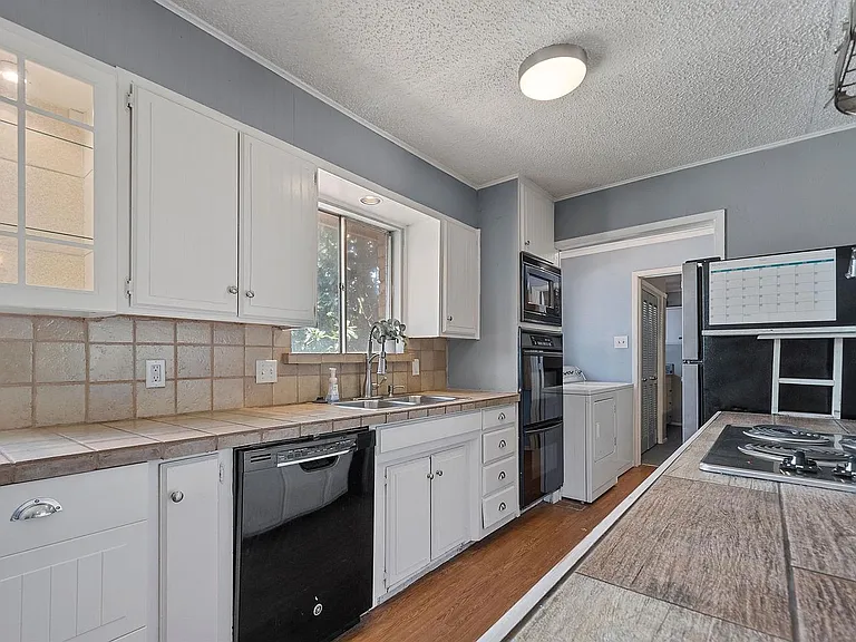 1600 Cindy Ct — Photo 10