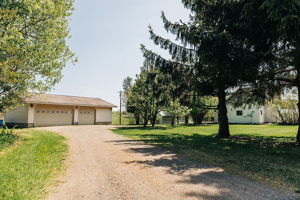 1968 E Chub Lake Rd - Property Image