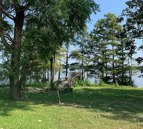 3rd image of 198 Cypress Point Rd