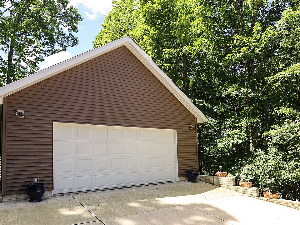 1st image of 887 Kingsway Cir