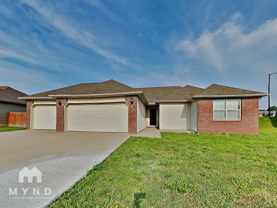 1305 S Marseilles Ave