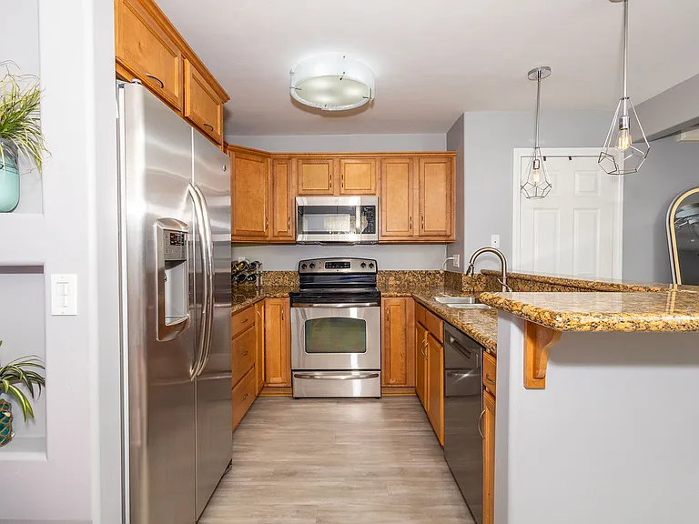 5252 Balboa Arms Dr #167 — Photo 11