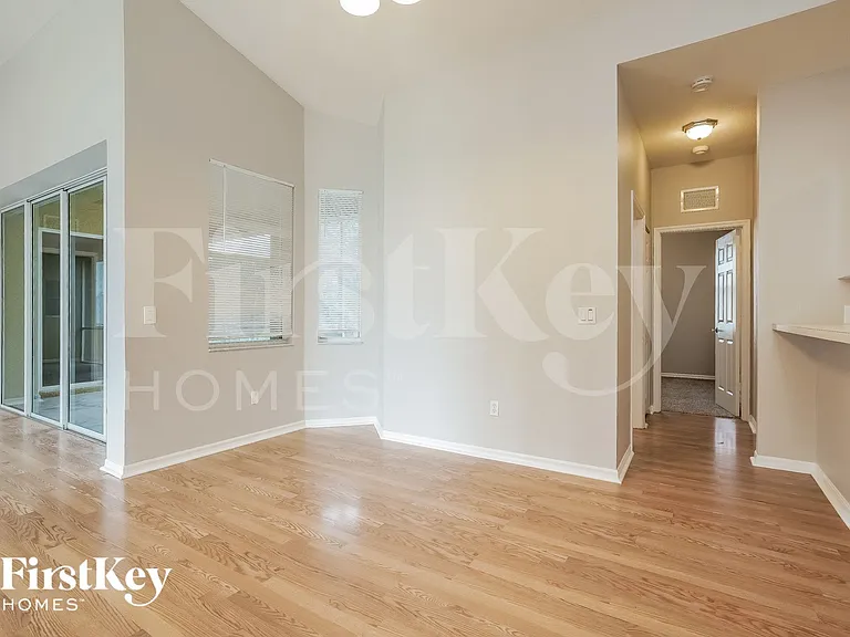 17528 Braddock Rd — Photo 5