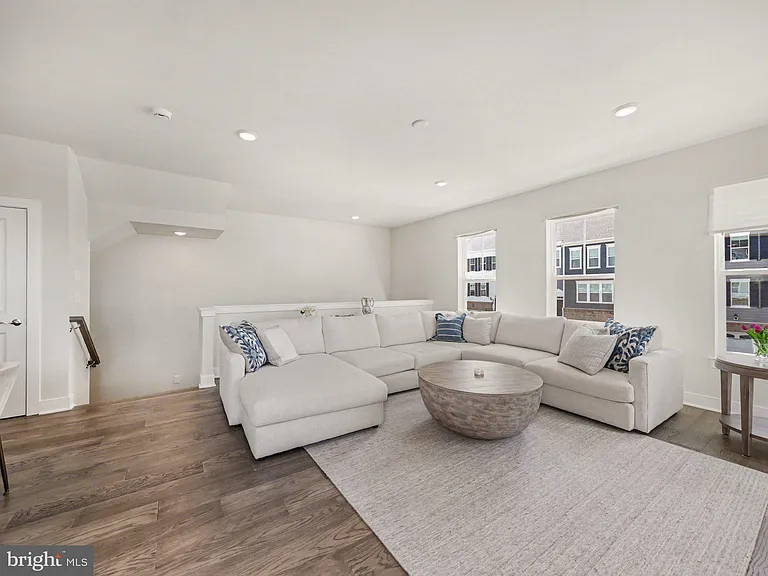 17229 Turnstone Dr — Photo 2