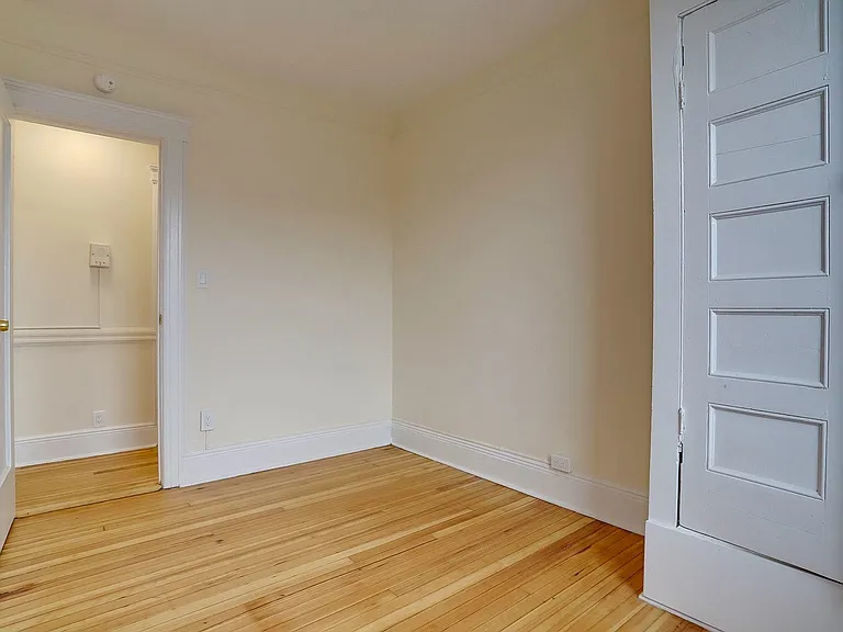 327 8th St #7 — Photo 11