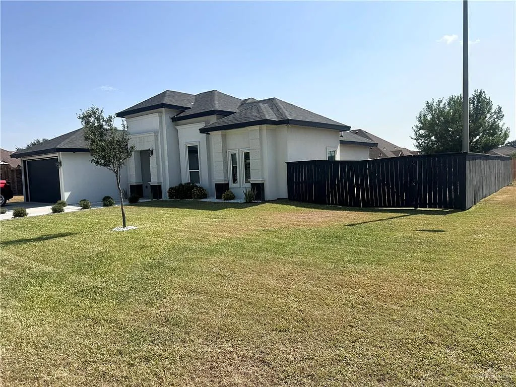 3 bed, 2.0 bath, 1634 sqft, $2,200 — Photo 2
