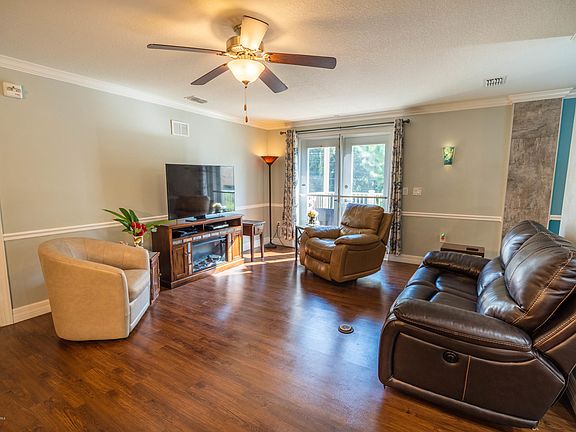 3rd image of 8160 Southern Pines Dr